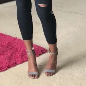 GREY HEELS ☑️💫